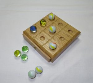 Noughts and crosses game