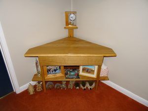 Oak corner media unit