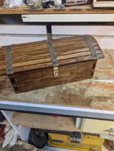 Children's treasure chest in pine